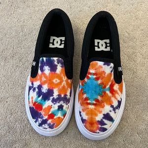 DC boys tie dye manual slip on NWOT